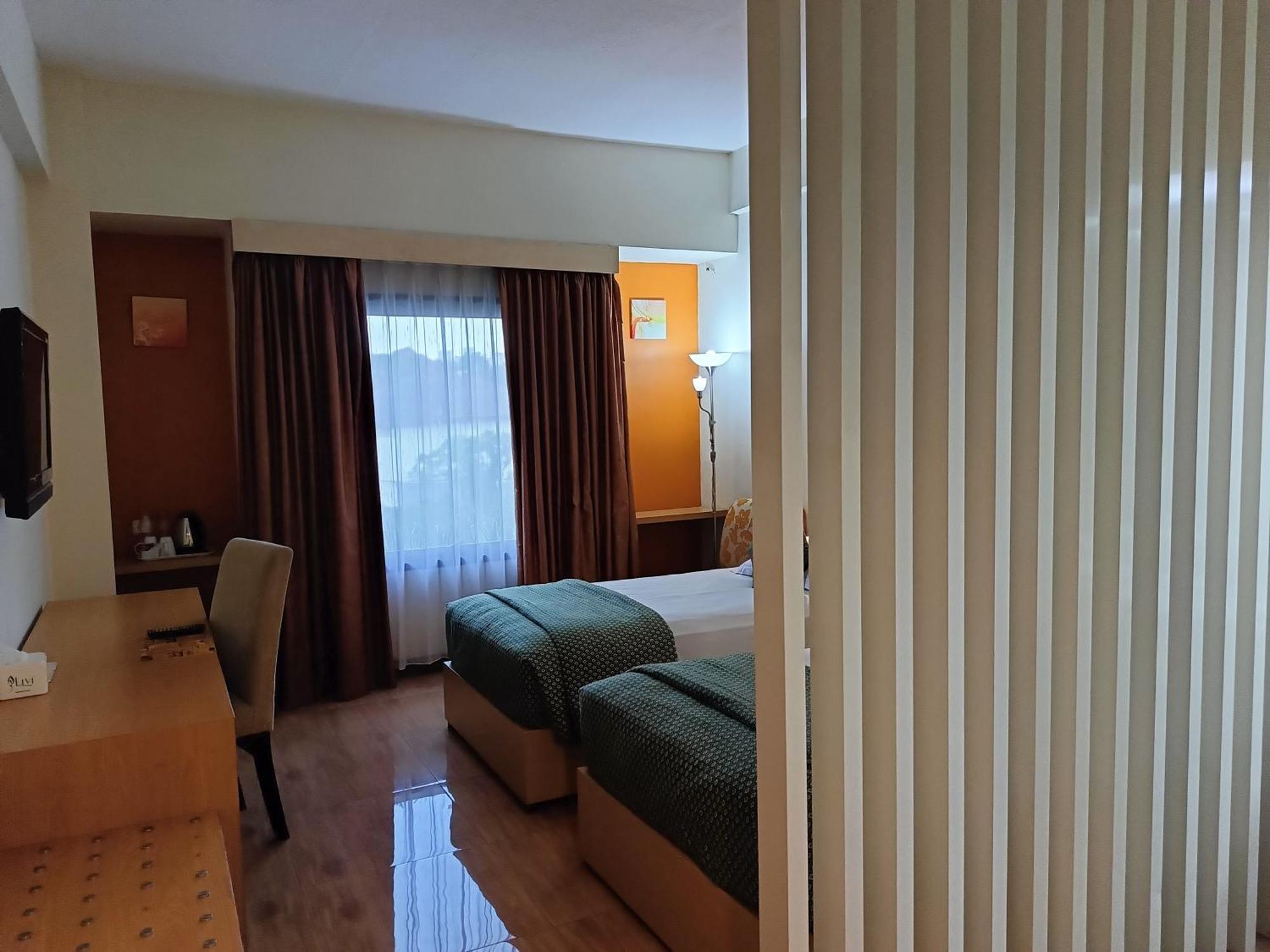 Lux Tychi Hotel Malang Eksteriør billede