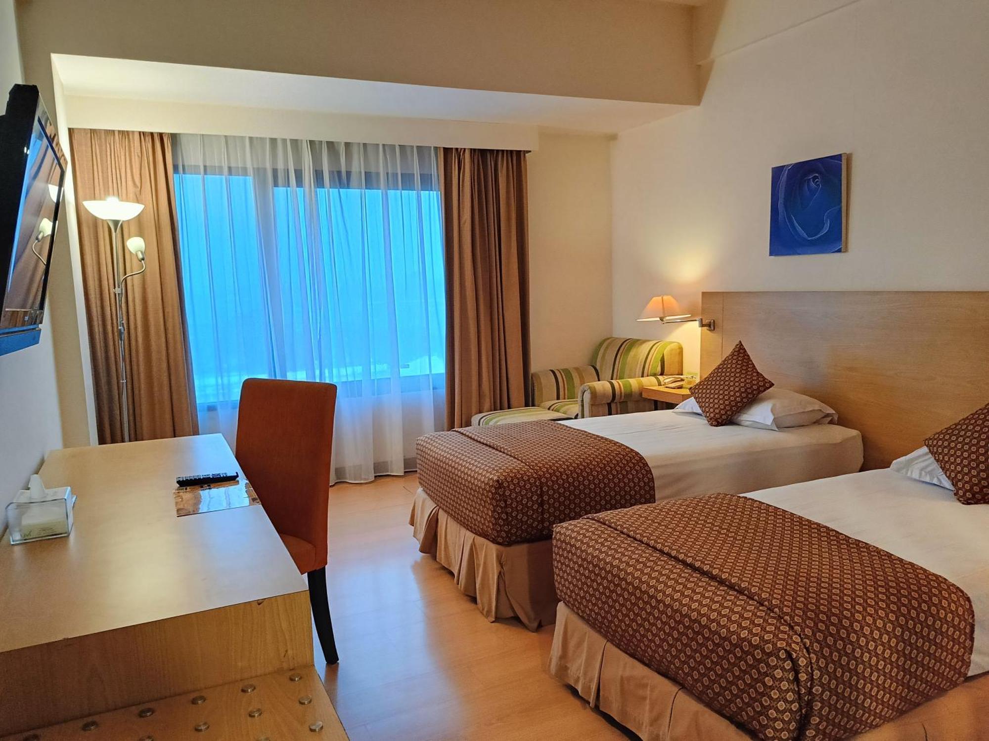 Lux Tychi Hotel Malang Eksteriør billede