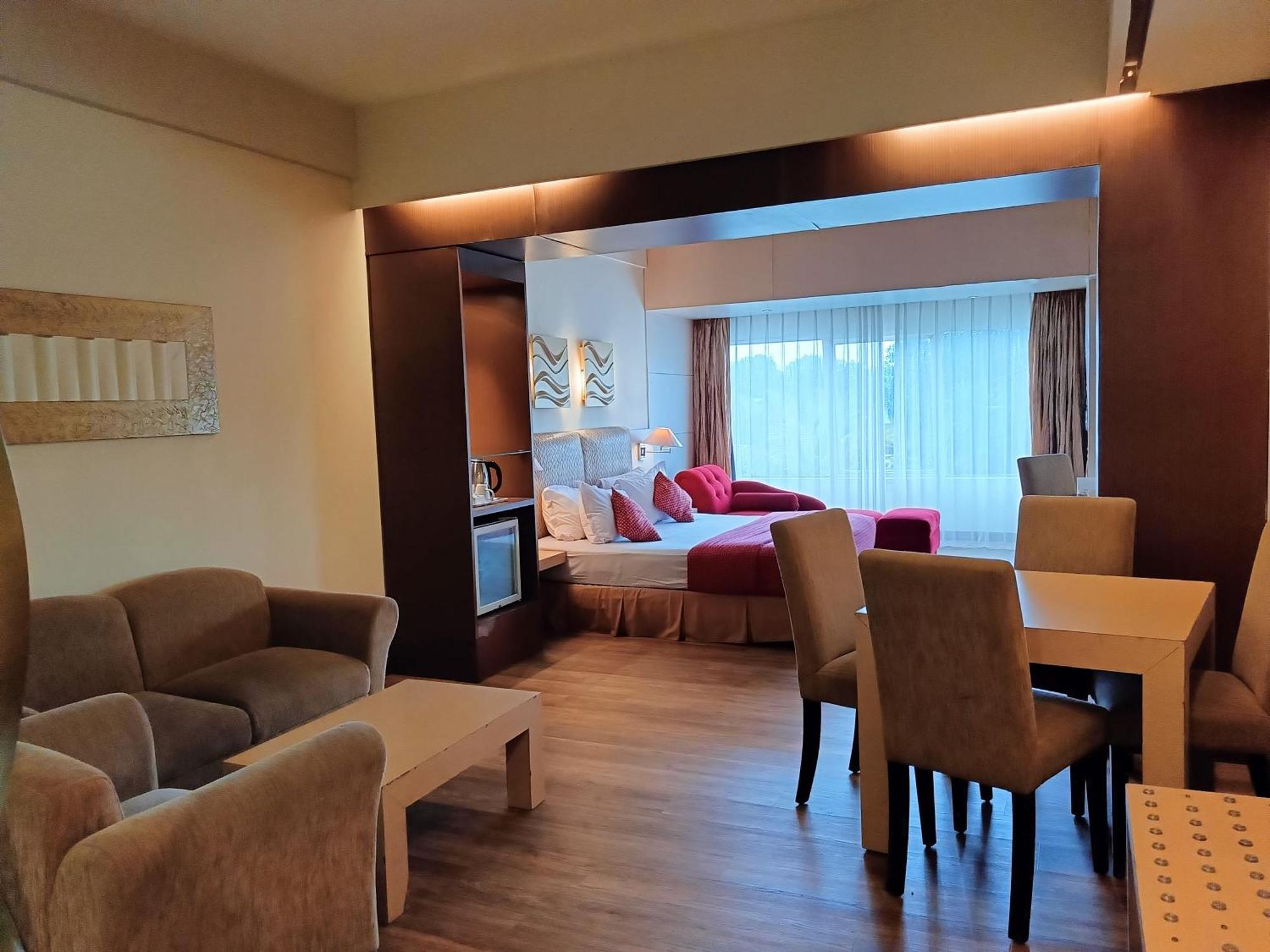 Lux Tychi Hotel Malang Eksteriør billede