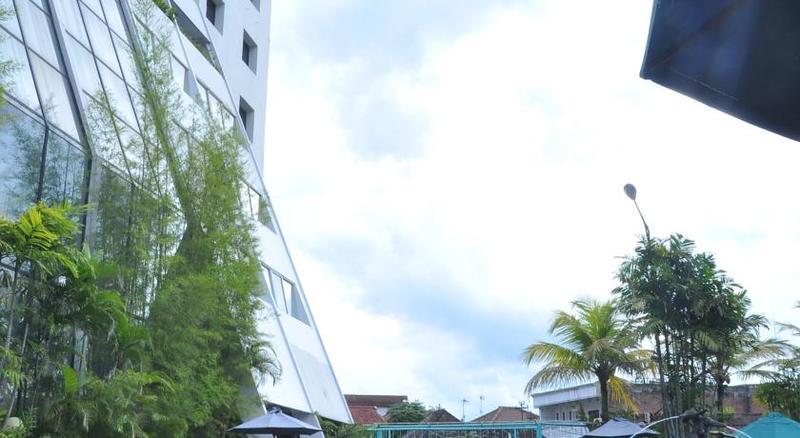 Lux Tychi Hotel Malang Eksteriør billede